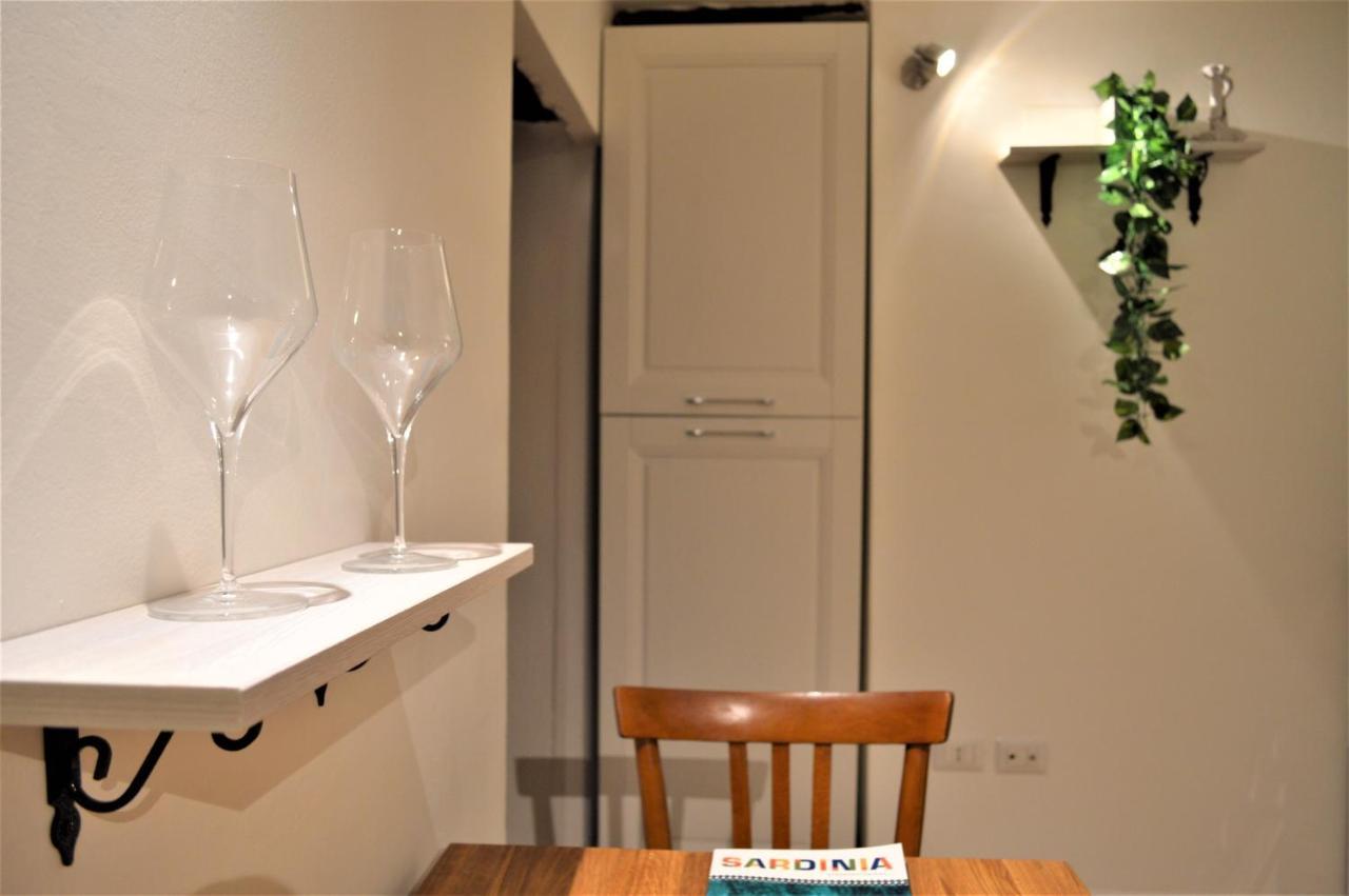 Domu 600 - Suite Mini Appartamento Cagliari Centro Storico Екстериор снимка