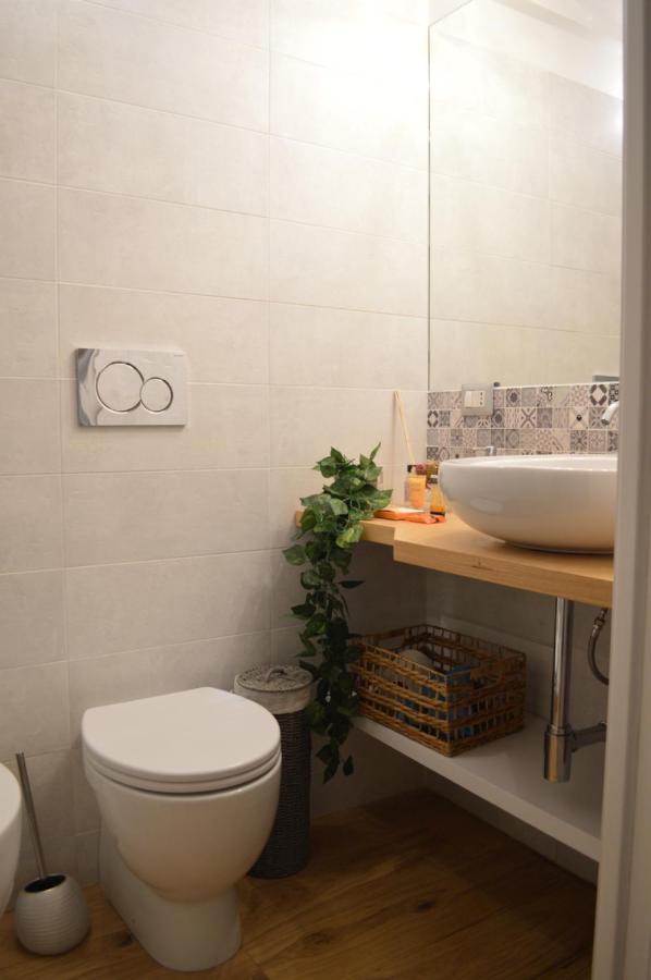 Domu 600 - Suite Mini Appartamento Cagliari Centro Storico Екстериор снимка
