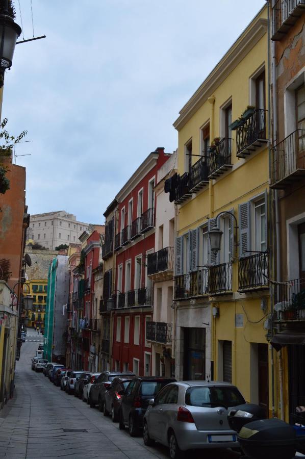 Domu 600 - Suite Mini Appartamento Cagliari Centro Storico Екстериор снимка