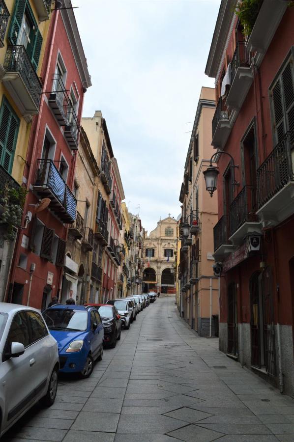 Domu 600 - Suite Mini Appartamento Cagliari Centro Storico Екстериор снимка