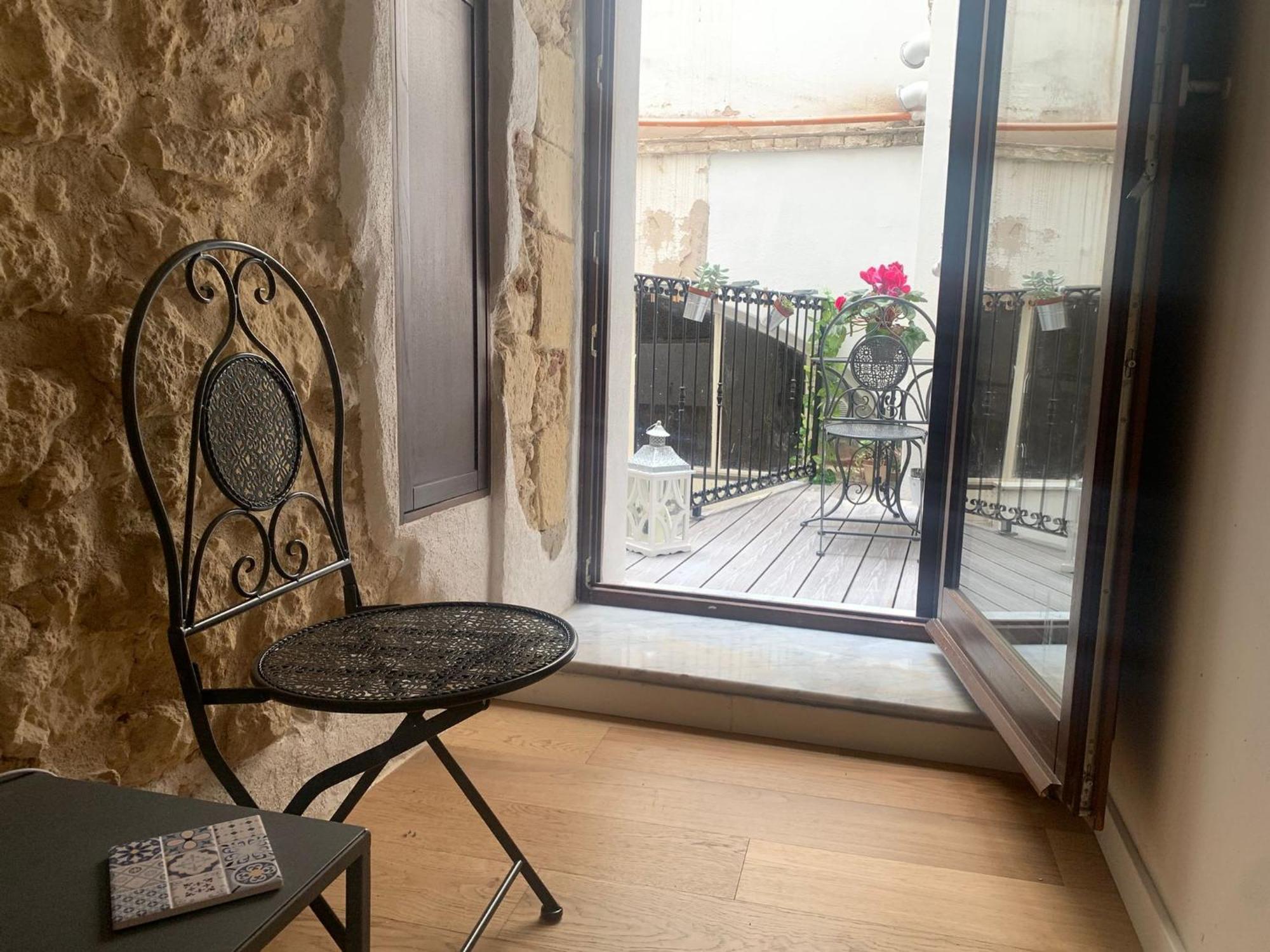 Domu 600 - Suite Mini Appartamento Cagliari Centro Storico Екстериор снимка